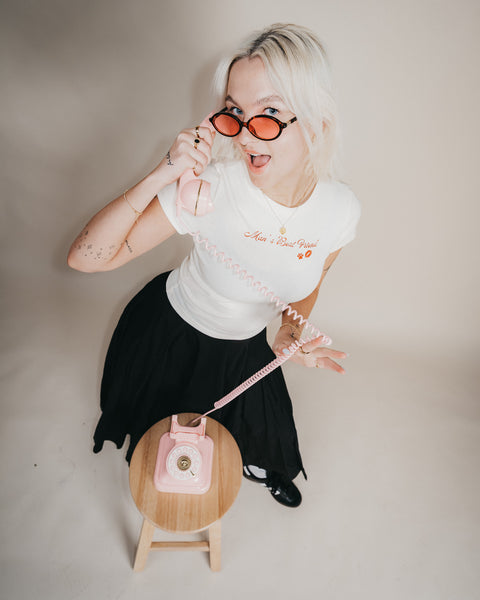  Sabrina Carpenter Man's Best Friend Crop Tee